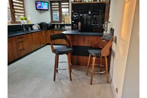 Sgabello da bar in legno rivestito in pelle Ottawa Contract Point